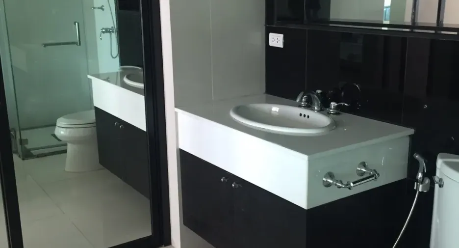 For rent 1 bed condo in Pathum Wan, Bangkok