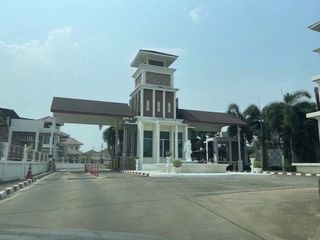 Casa en venta de 8 habitaciones en San Kamphaeng, Chiang Mai