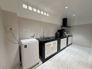 Casa en alquiler de 3 habitaciones en Phra Khanong, Bangkok