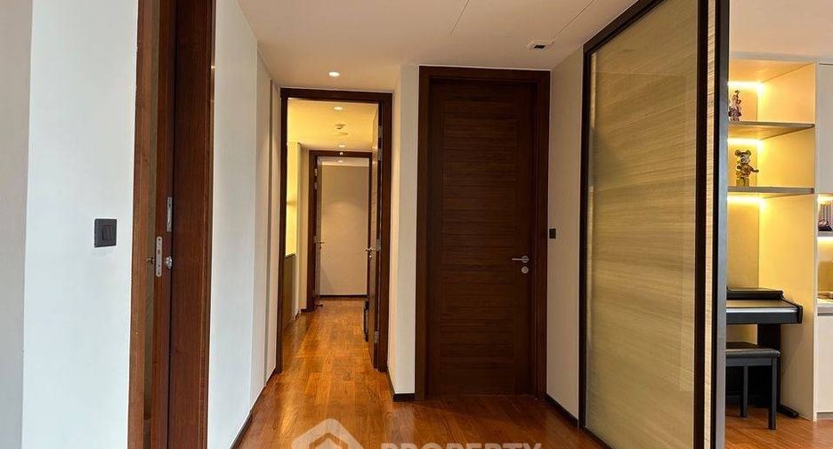 For sale 3 bedrooms condo in Watthana, Bangkok