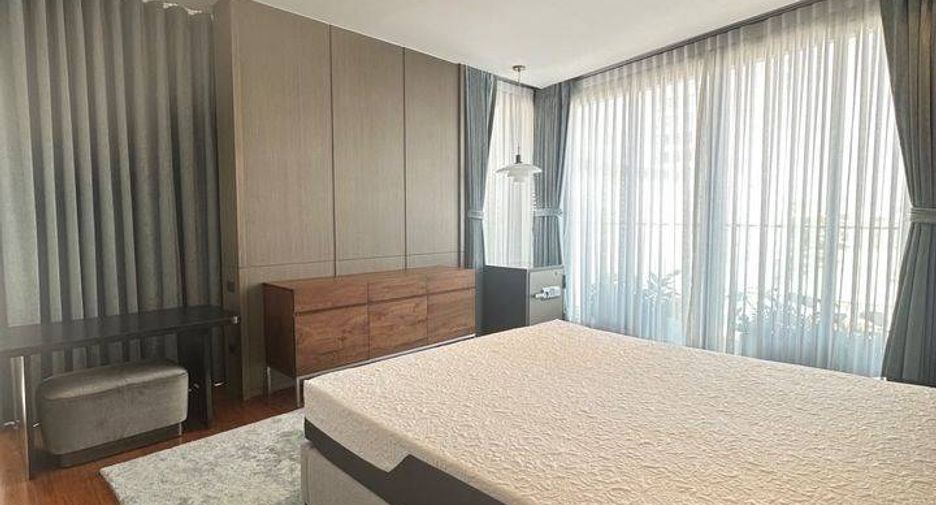 For sale 3 bedrooms condo in Watthana, Bangkok
