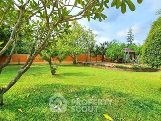 Villa zum Kauf mit 6 Zimmer in Sattahip, Chonburi