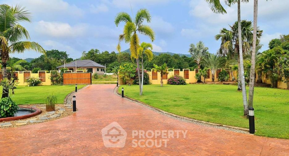 For sale 6 bedrooms villa in Sattahip, Pattaya