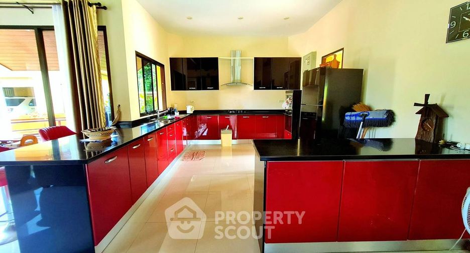 For sale 6 bedrooms villa in Sattahip, Pattaya