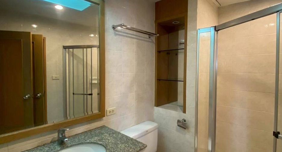 For rent 2 bedrooms apartment in Watthana, Bangkok