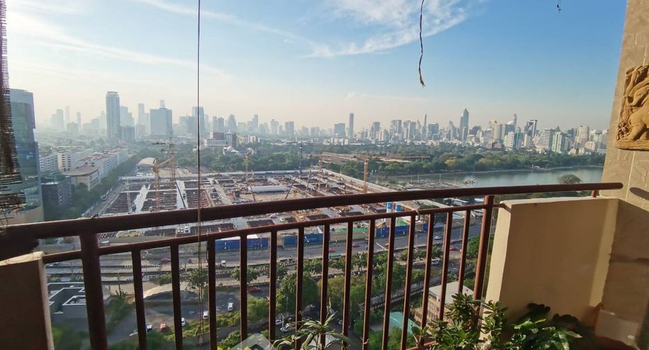 À louer 4 chambres condo à Khlong Toei, Bangkok