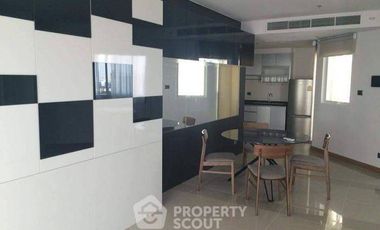 For rent 2 bedrooms condo in Huai Khwang, Bangkok