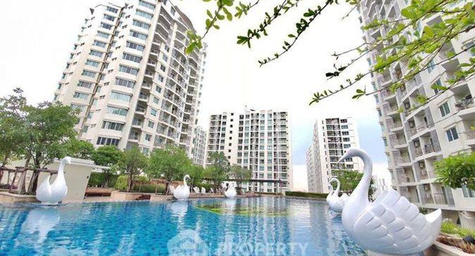 For rent 2 bedrooms condo in Huai Khwang, Bangkok