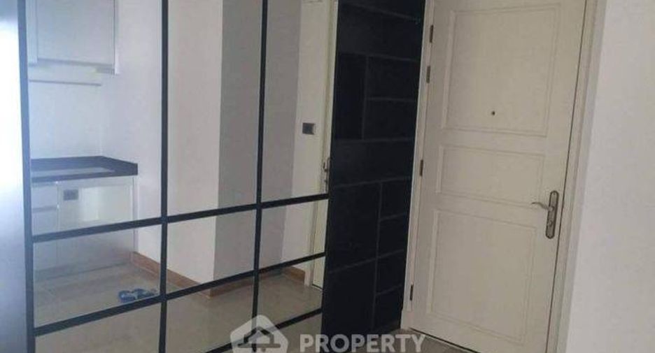 For rent 2 bedrooms condo in Huai Khwang, Bangkok