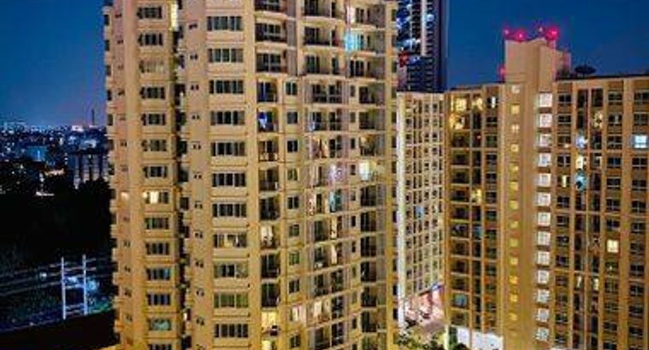 For rent 2 bedrooms condo in Huai Khwang, Bangkok