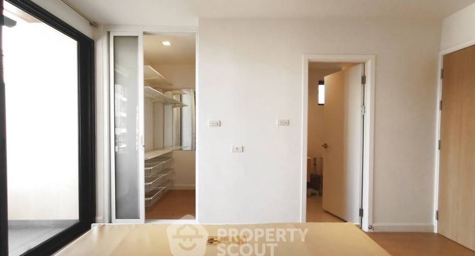 For rent 2 bedrooms condo in Sathon, Bangkok