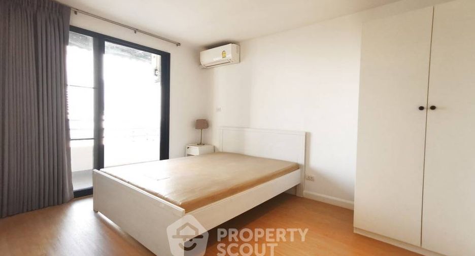 For rent 2 bedrooms condo in Sathon, Bangkok