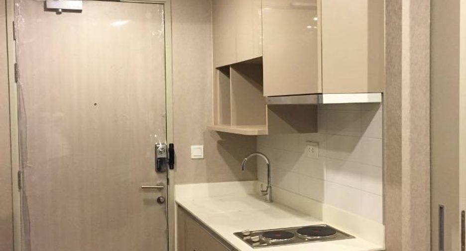 Wohnung zur Miete mit 1 Zimmer in Bang Rak, Bangkok