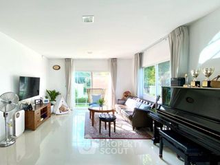 Casa en alquiler de 3 habitaciones en Min Buri, Bangkok