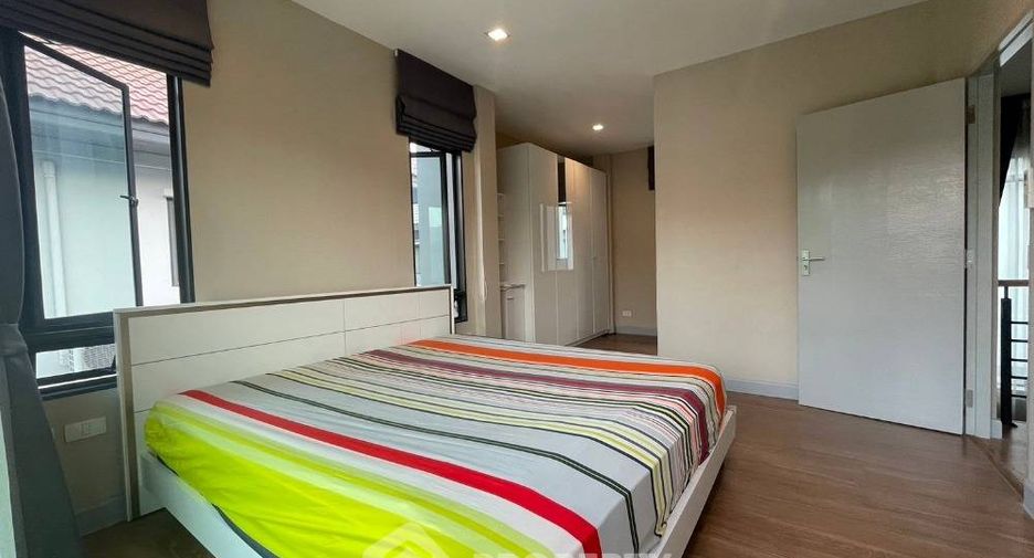 For rent 3 bedrooms house in Saphan Sung, Bangkok