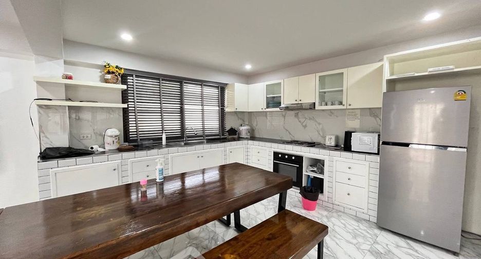For rent 4 ベッドルーム villa in Huay Yai, Pattaya