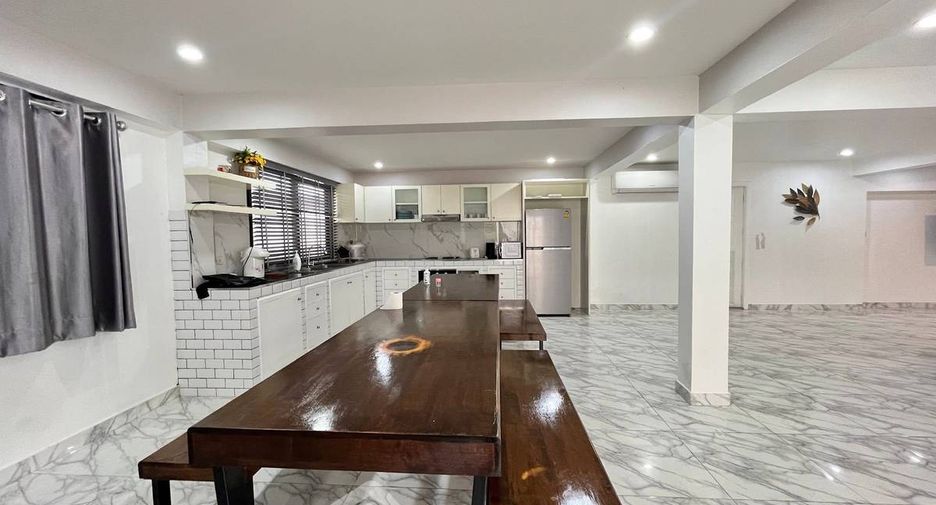 For rent 4 ベッドルーム villa in Huay Yai, Pattaya