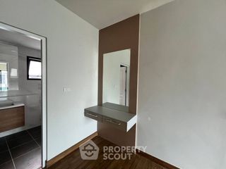 Casa en alquiler de 4 habitaciones en Don Mueang, Bangkok