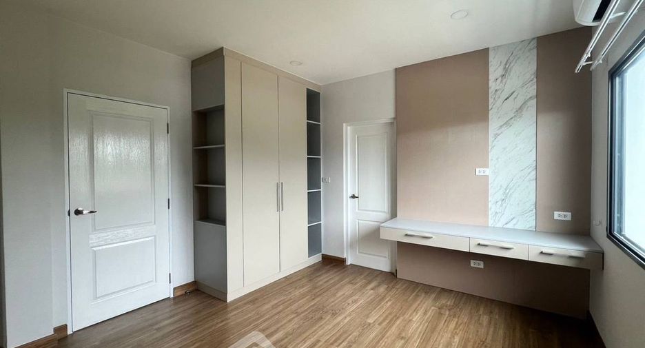 For rent 4 bedrooms house in Don Mueang, Bangkok