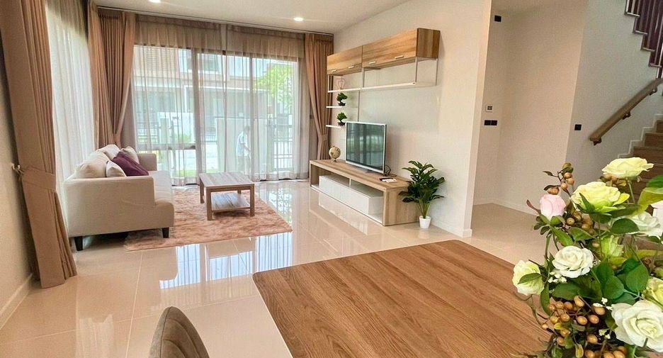 For rent 4 bedrooms house in Bang Kapi, Bangkok