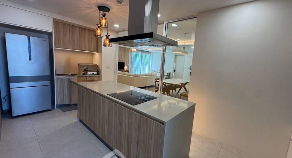 For rent 3 bedrooms condo in Khlong Toei, Bangkok