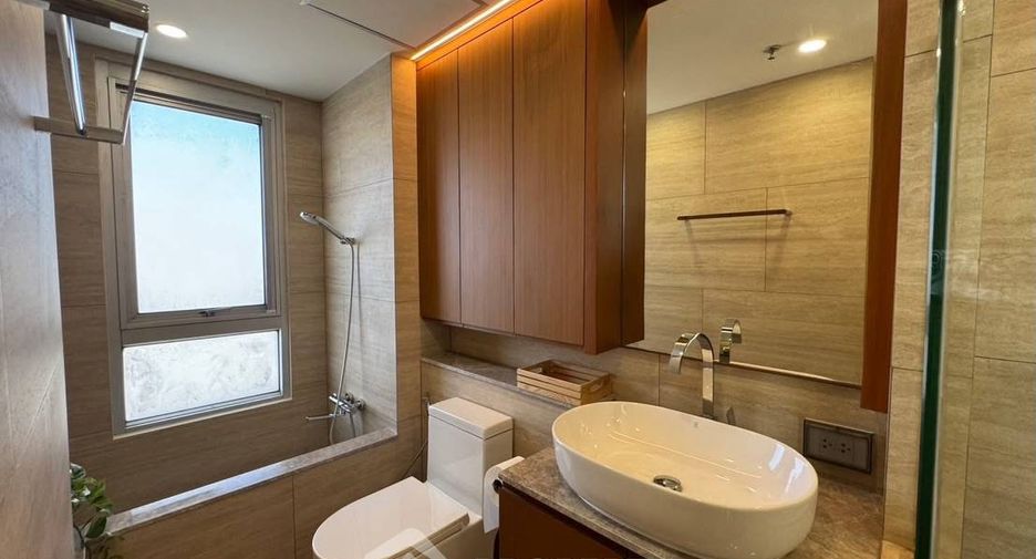 For rent 3 bedrooms condo in Khlong Toei, Bangkok