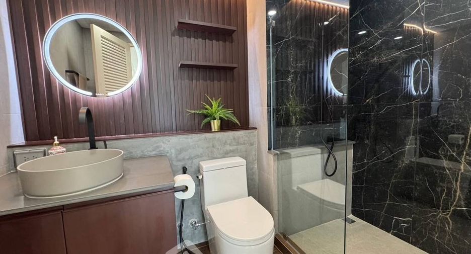 For rent 3 bedrooms condo in Khlong Toei, Bangkok