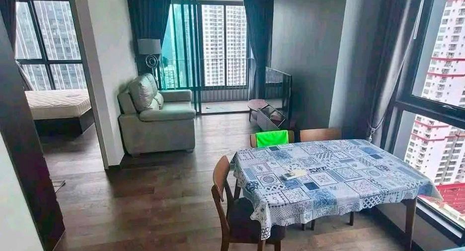 For rent 2 bedrooms condo in Pathum Wan, Bangkok