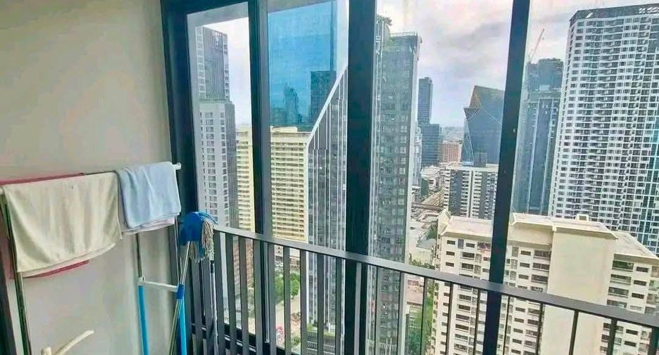 For rent 2 bedrooms condo in Pathum Wan, Bangkok