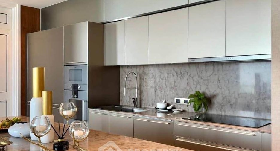 For rent 3 bedrooms condo in Khlong San, Bangkok