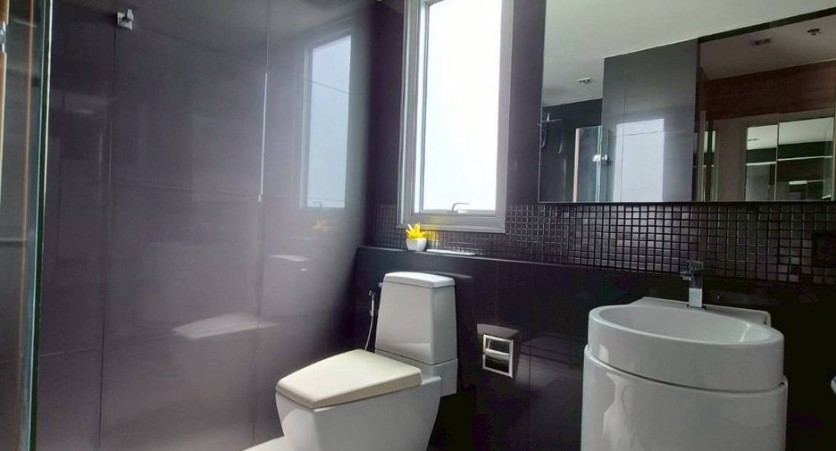 For rent 2 bedrooms condo in Phra Khanong, Bangkok