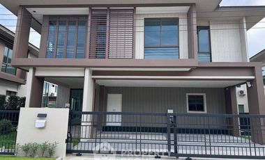 For rent 4 bedrooms house in Bang Kapi, Bangkok