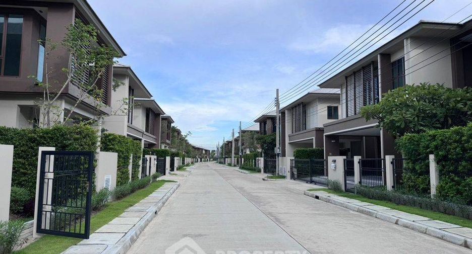 For rent 4 bedrooms house in Bang Kapi, Bangkok