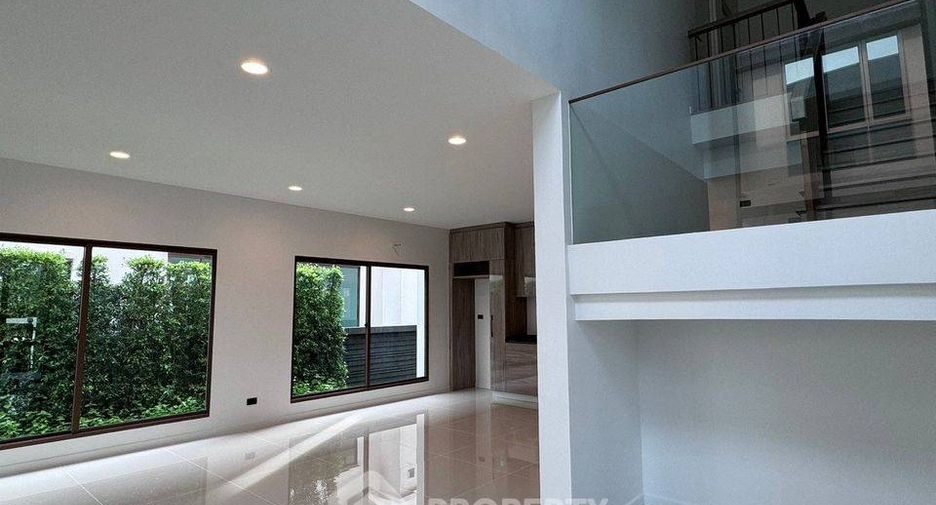 For rent 4 bedrooms house in Bang Kapi, Bangkok