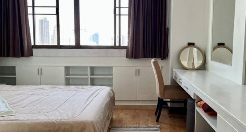 For rent 2 bedrooms condo in Watthana, Bangkok