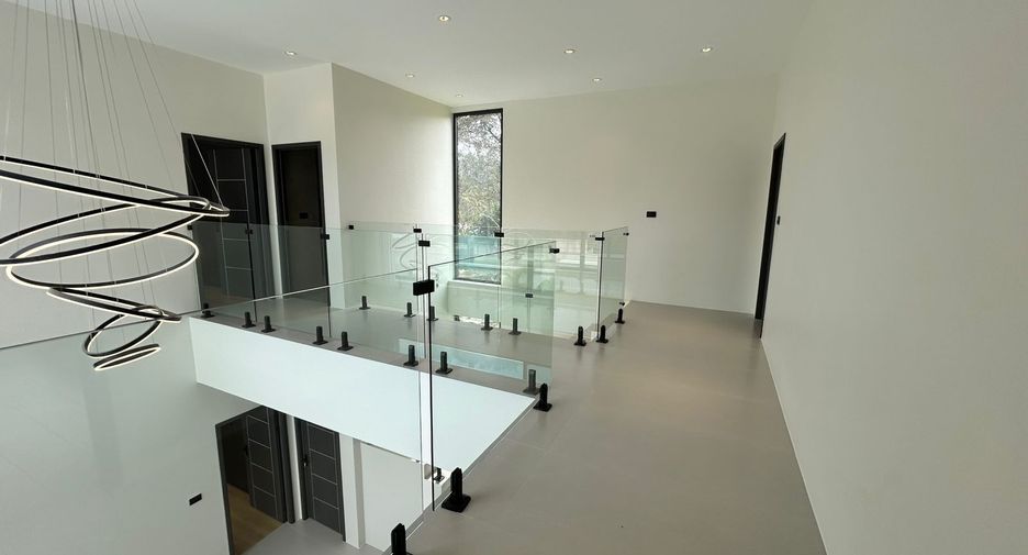 For sale and for rent 4 bedrooms villa in Mueang Phuket, Phuket