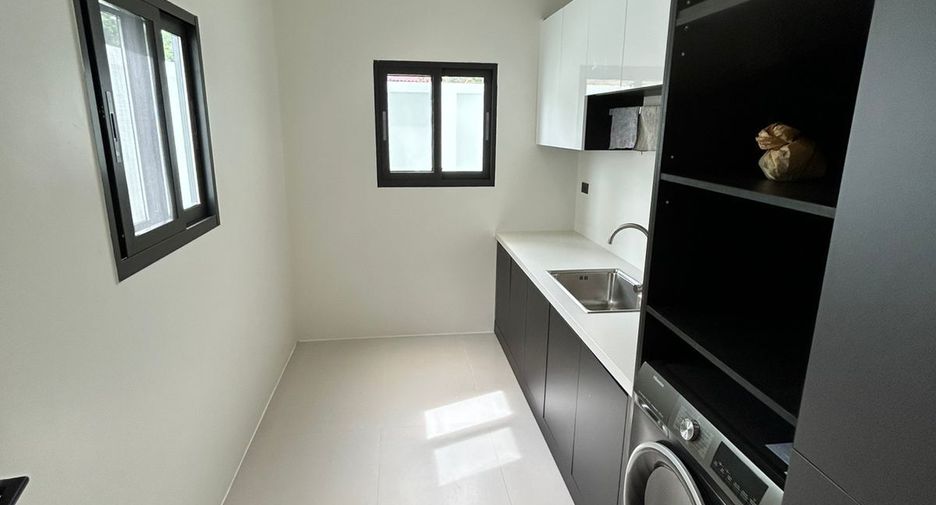 For sale and for rent 4 bedrooms villa in Mueang Phuket, Phuket