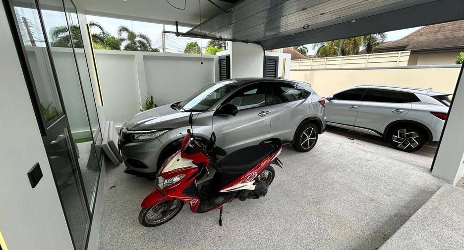 For sale and for rent 4 bedrooms villa in Mueang Phuket, Phuket