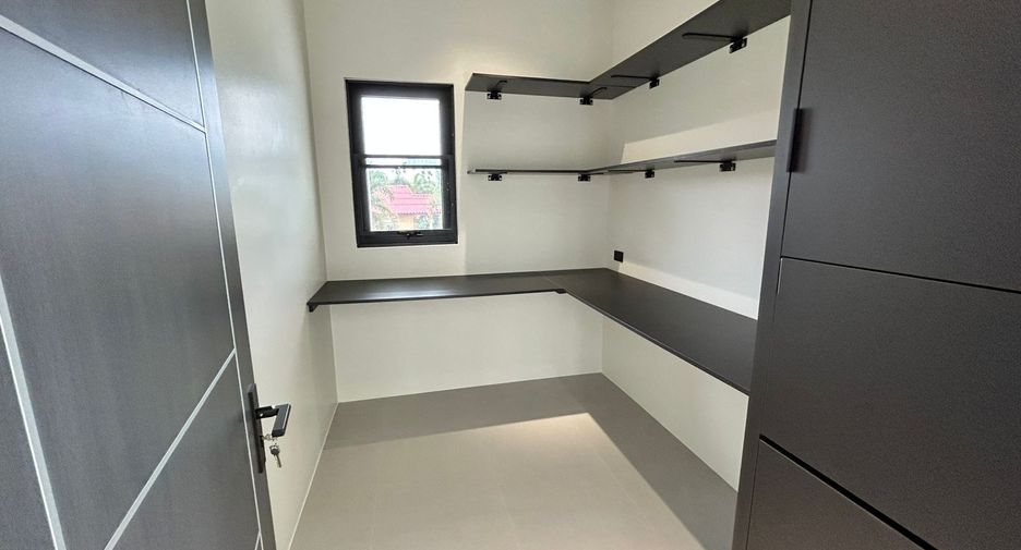 For sale and for rent 4 bedrooms villa in Mueang Phuket, Phuket