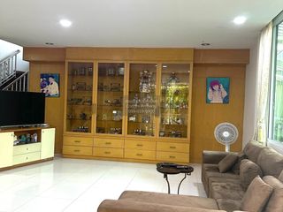 Casa en venta de 3 habitaciones en Wang Thonglang, Bangkok