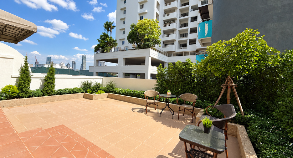For sale 3 bedrooms condo in Watthana, Bangkok