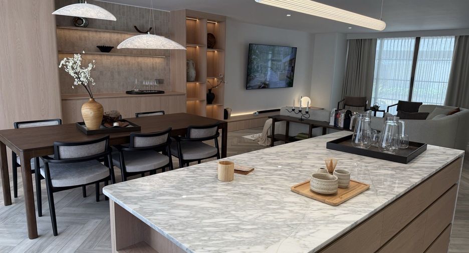 For sale 3 bedrooms condo in Watthana, Bangkok
