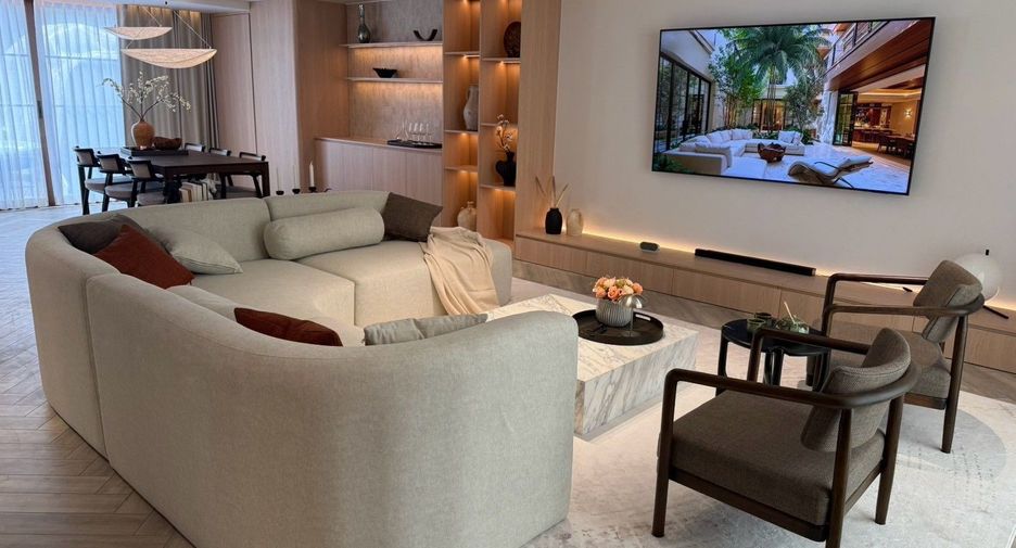 For sale 3 bedrooms condo in Watthana, Bangkok
