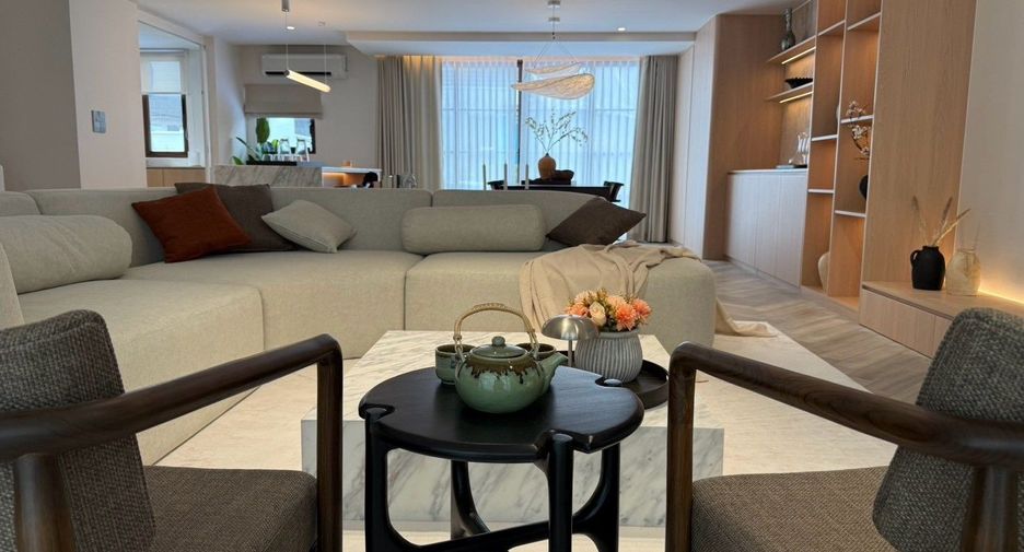 For sale 3 bedrooms condo in Watthana, Bangkok