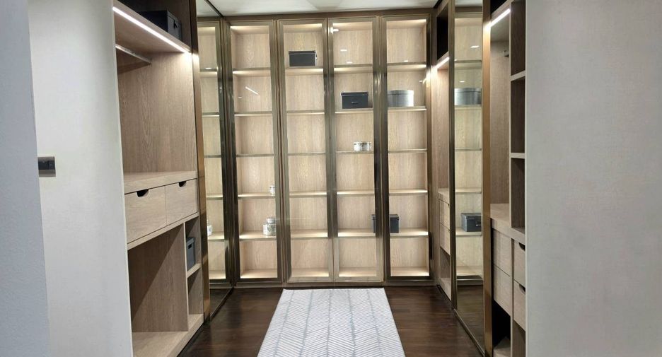 For rent 3 bedrooms condo in Sathon, Bangkok