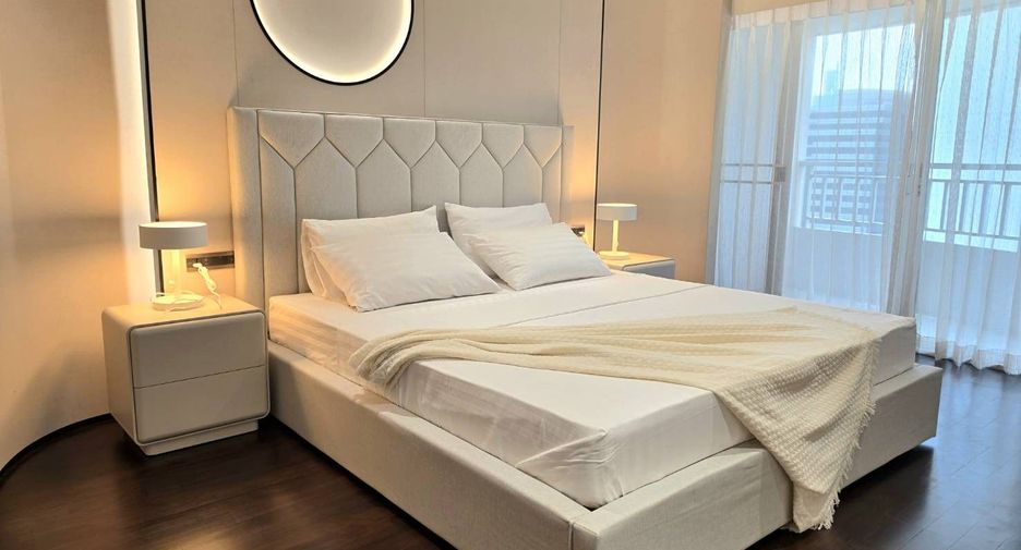 For rent 3 bedrooms condo in Sathon, Bangkok