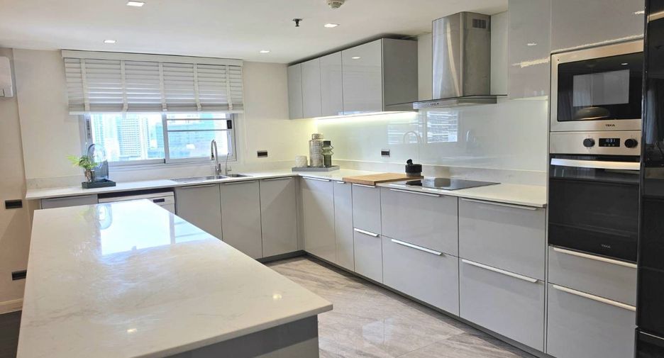 For rent 3 bedrooms condo in Sathon, Bangkok