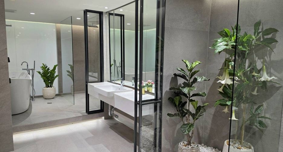 For rent 3 bedrooms condo in Sathon, Bangkok