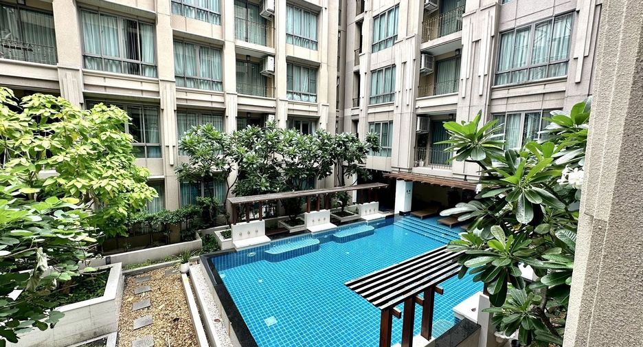 For rent 2 bedrooms apartment in Huai Khwang, Bangkok