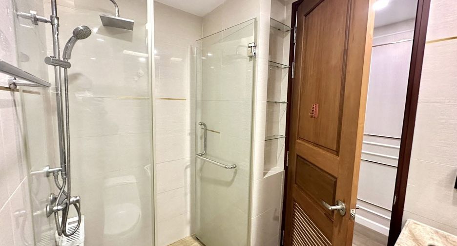 For rent 2 bedrooms apartment in Huai Khwang, Bangkok